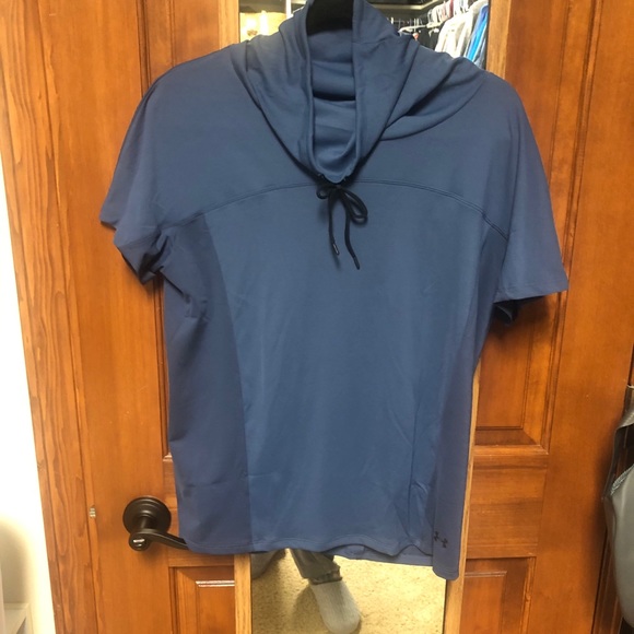 Fun workout top by under armor - Picture 1 of 8